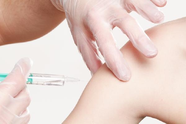 Из-за коронавируса вакцинация против гриппа будет ранней и массовой