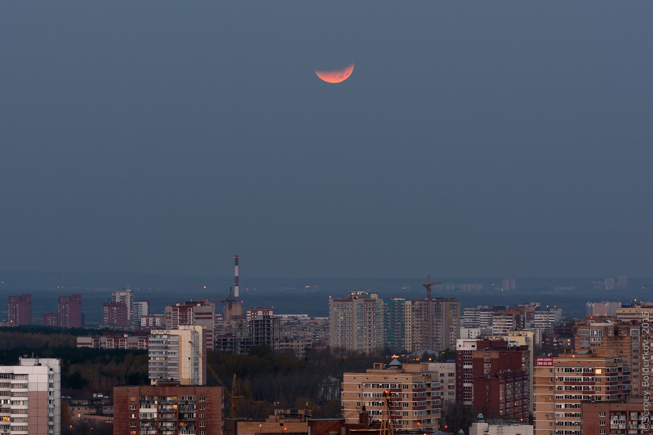 Где сейчас луна на небе