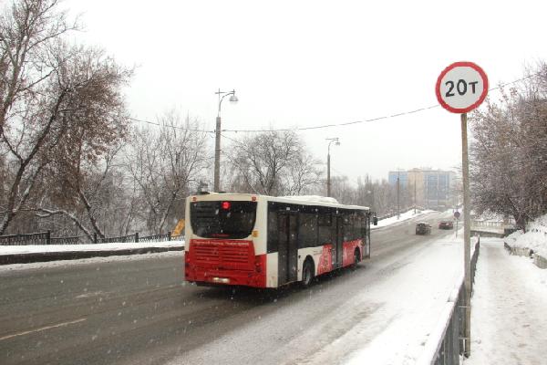 По улице Монастырская пустили большие автобусы