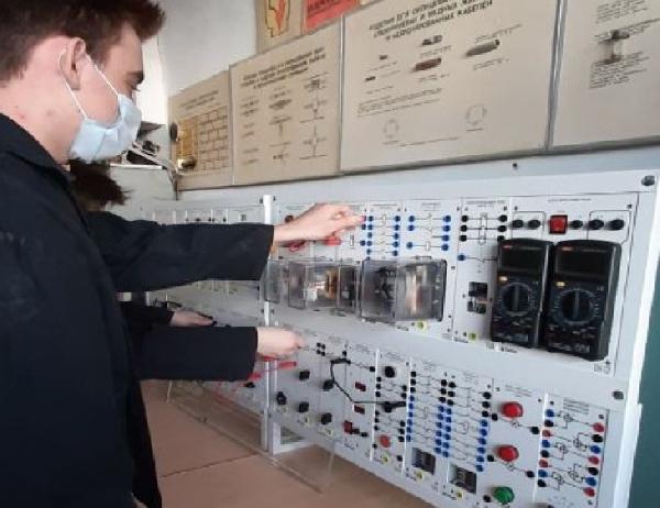 Энергетики «Пермэнерго» помогли оснастить современным оборудованием учебную мастерскую в одном из колледжей Соликамска