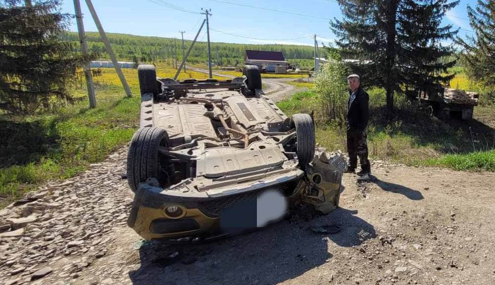 В Прикамье автомобиль Renault перевернулся на крышу после ДТП