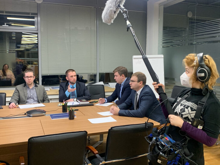  Авторы проекта наблюдали за героями полгода, чтобы понять их мотивы возвращения. 