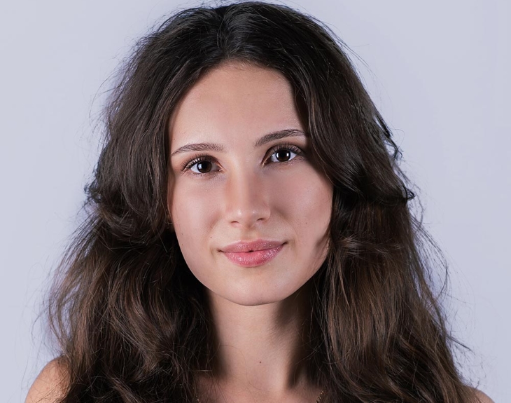 Среди участниц шоу - 21-летняя пермячка Анна Щелгунова.