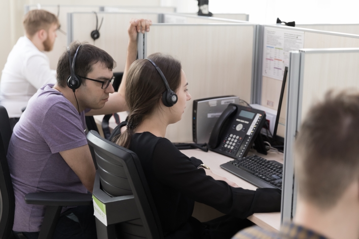 Это обычный режим, в котором работают сотрудники Контактного центра Tele2 в Челябинске. 