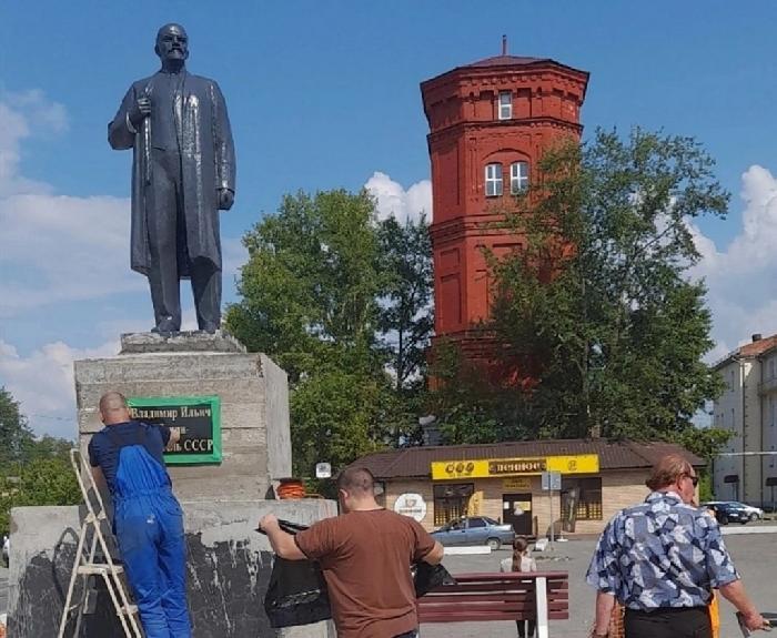 В Кунгуре памятник Ленину вновь установили у железнодорожного вокзала
