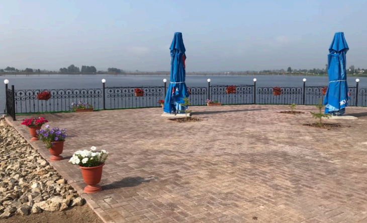 Как бизнесмен превратил разрушенный порт Осы в красивую набережную