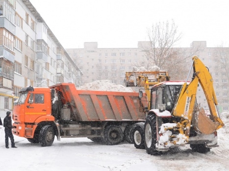 В районах Перми организован круглосуточный контроль за уборкой снега 