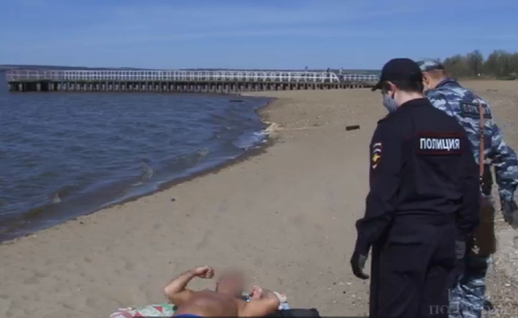 Полиция очистила от отдыхающих пляж около Камской ГЭС