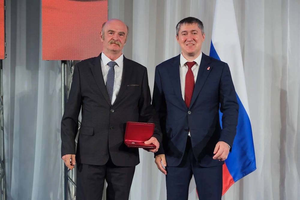 Губернатор Пермского края вручил государственную награду сотруднику «Россети Урал»
