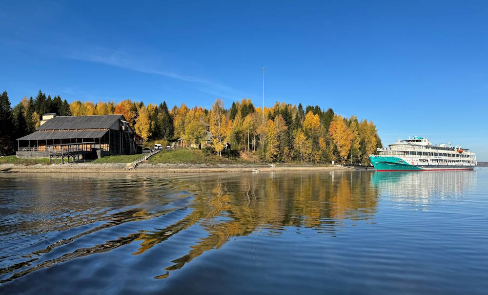 Музей «Хохловка» принял первый теплоход