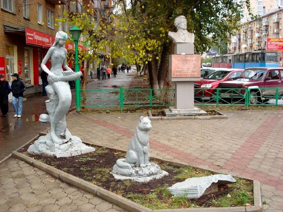 В Перми на улице Мира демонтировали скульптурную композицию, посвященную Пушкину