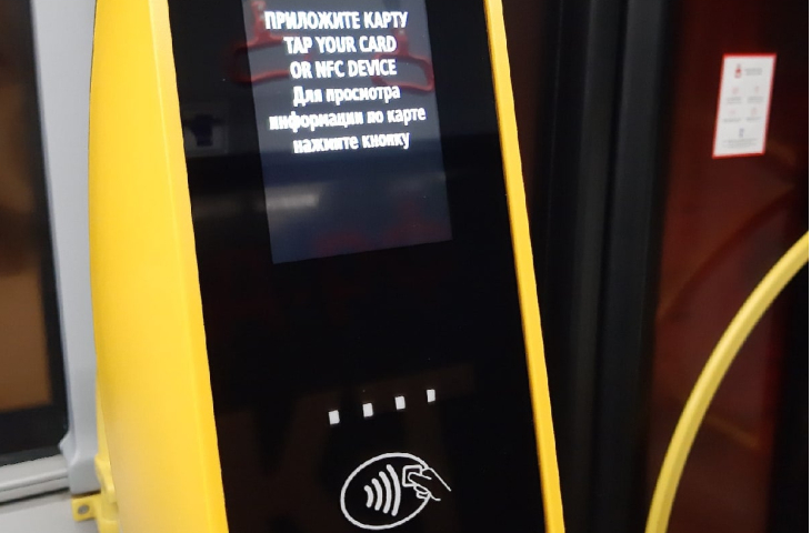 В Перми в автобусах 4-го маршрута места водителей переоборудованы для удобной работы по продаже билетов на остановках.