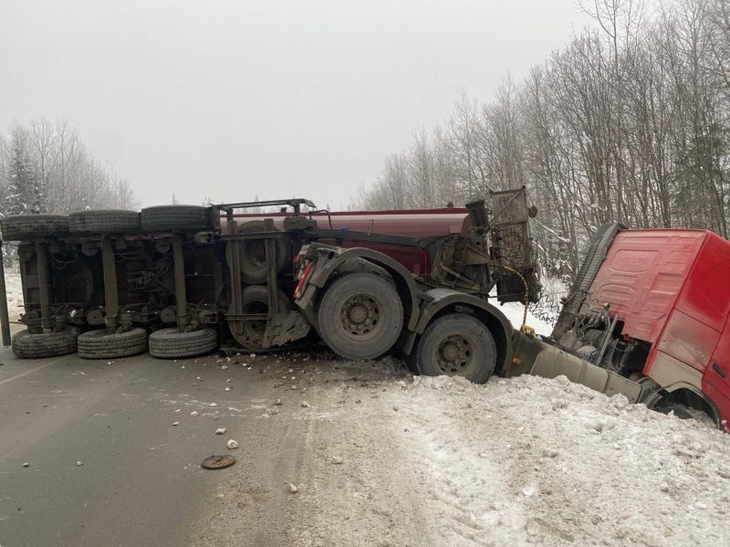 В результате погибли три пассажира микроавтобуса - жители Гремячинска и водитель. 