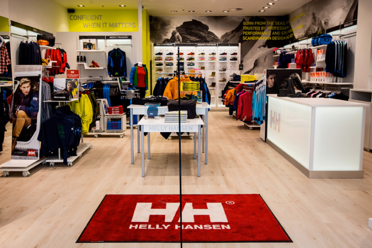 Helly Hansen известен как производитель одежды для путешественников, лыжников, моряков и искателей приключений. 
