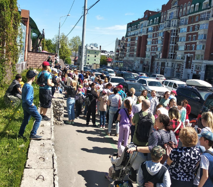 Очередь в зоопарк