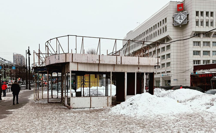 В центре Перми возле ЦУМа начали сносить киоски