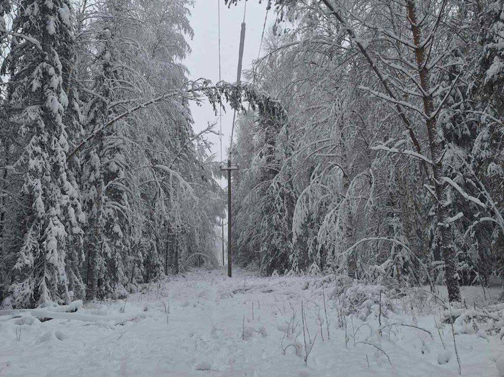 Энергетики пермского филиала «Россети Урал» поэтапно восстанавливают электроснабжение в пострадавших от природной стихии северных территориях края