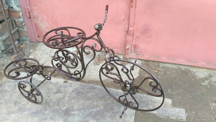 В Перми сделали кованый велосипед, на котором можно ездить