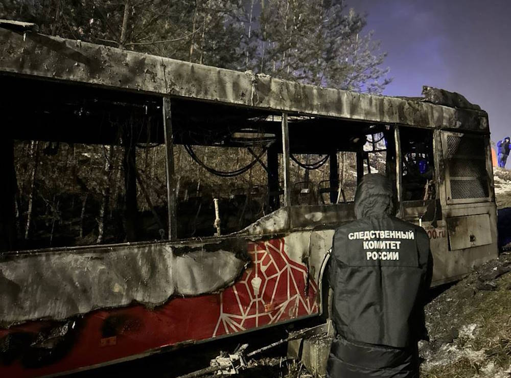В ЧП с пассажирским автобусом в Перми пострадали трое мужчин