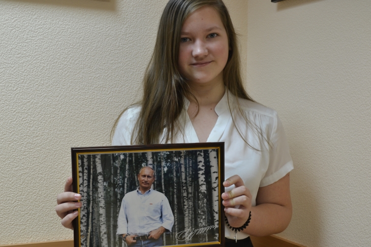Владимир Путин прислал пермской школьнице фото с автографом