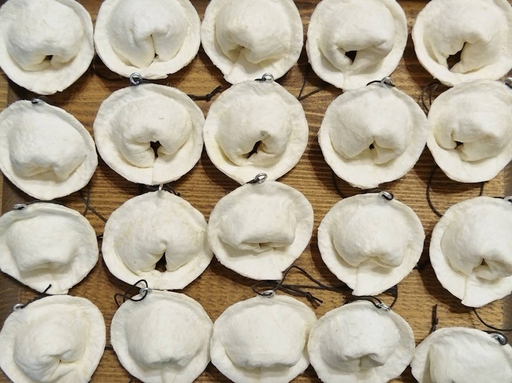 Пермский мастер создала новогодние игрушки в виде пельменей и посикунчиков