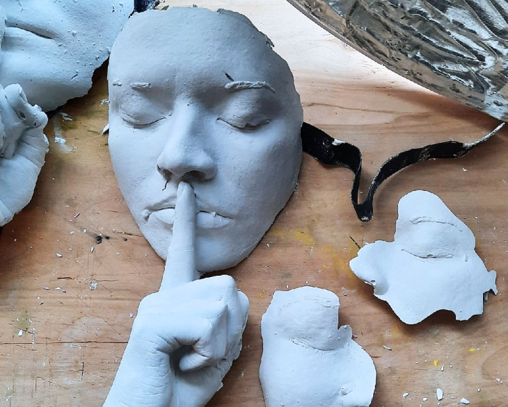 В долине Егошихи появились гипсовые части тела, призывающие не шуметь и смотреть под ноги