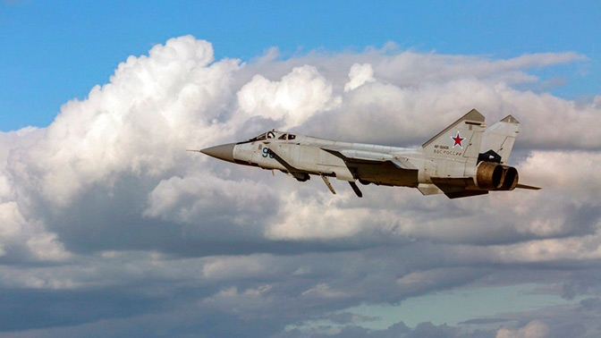Сверхзвуковой самолет МиГ-31 экстренно сел в Перми