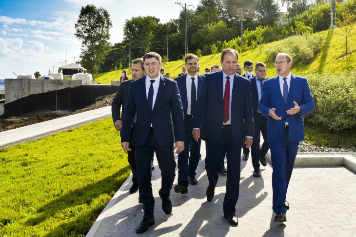 Сегодня в Перми полпред президента в ПрФО Игорь Комаров осмотрел ход реконструкции набережной.