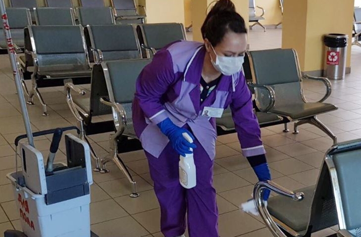 К дезинфекции транспорта и вокзалов добавилась санитарная обработка подъездов домов