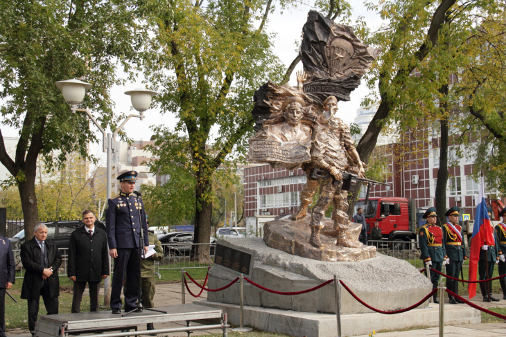 В Перми памятник ВДВ убрали сразу после установки