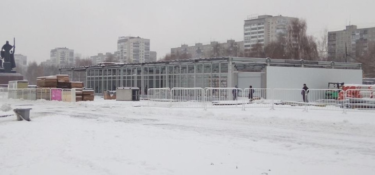 На эспланаде началось строительство зимнего «Фестивального дома»