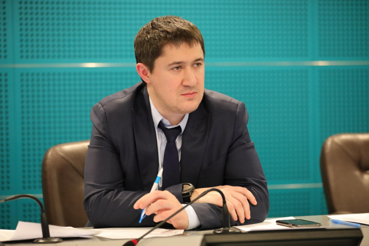 Дмитрий Махонин раскрыл данные о доходах и квартире