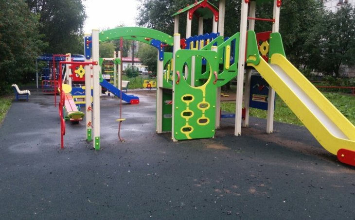 В этом году в Перми отремонтировано более 300 дворов и установлено 128 детских площадок