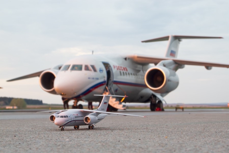 В Перми бывший пилот создал парк миниатюрных легендарных самолетов