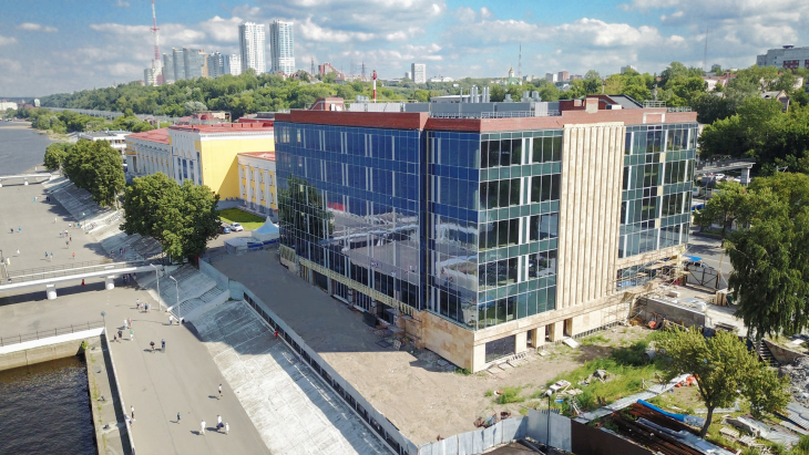 Сейчас готовность объекта более 90%. 