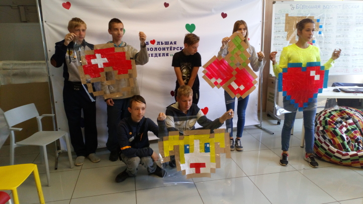 По уже сложившейся традиции участники Большой волонтёрской недели будут создавать в городе объекты скотч-арта в технике, придуманной пермским художником Александром Жунёвым.