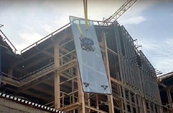 В здании пермской галереи начался монтаж стеклянных фасадов