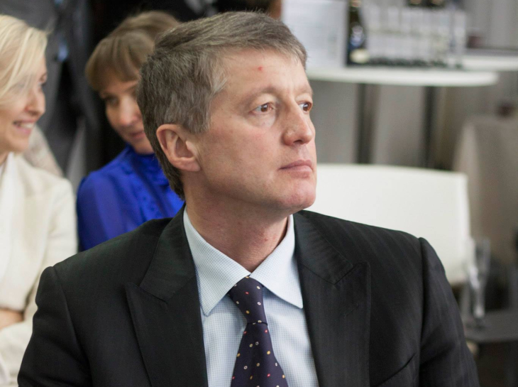 Илья Неустроев