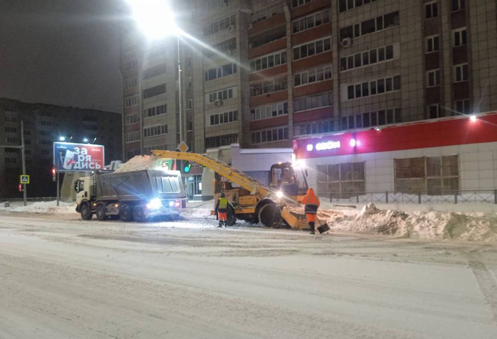 В Перми снегоуборочные машины останавливаются по ночам с работающими двигателями