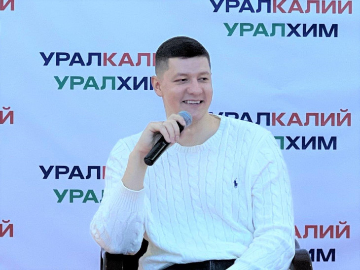 Молодежь «Азота» познакомилась с чемпионом мира Александром Сухоруковым