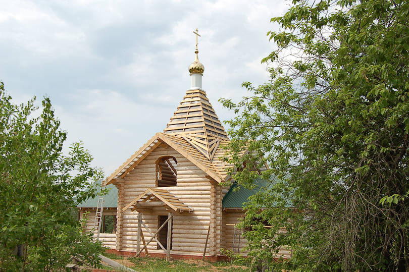 Строительство первого в истории села Вассята храма началось по инициативе местных жителей, при поддержке администрации Чайковского округа.