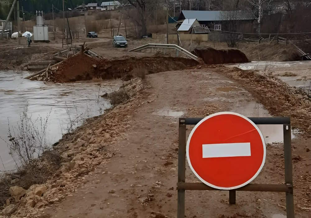 В Пермском крае смыло мост через реку Гаревая 