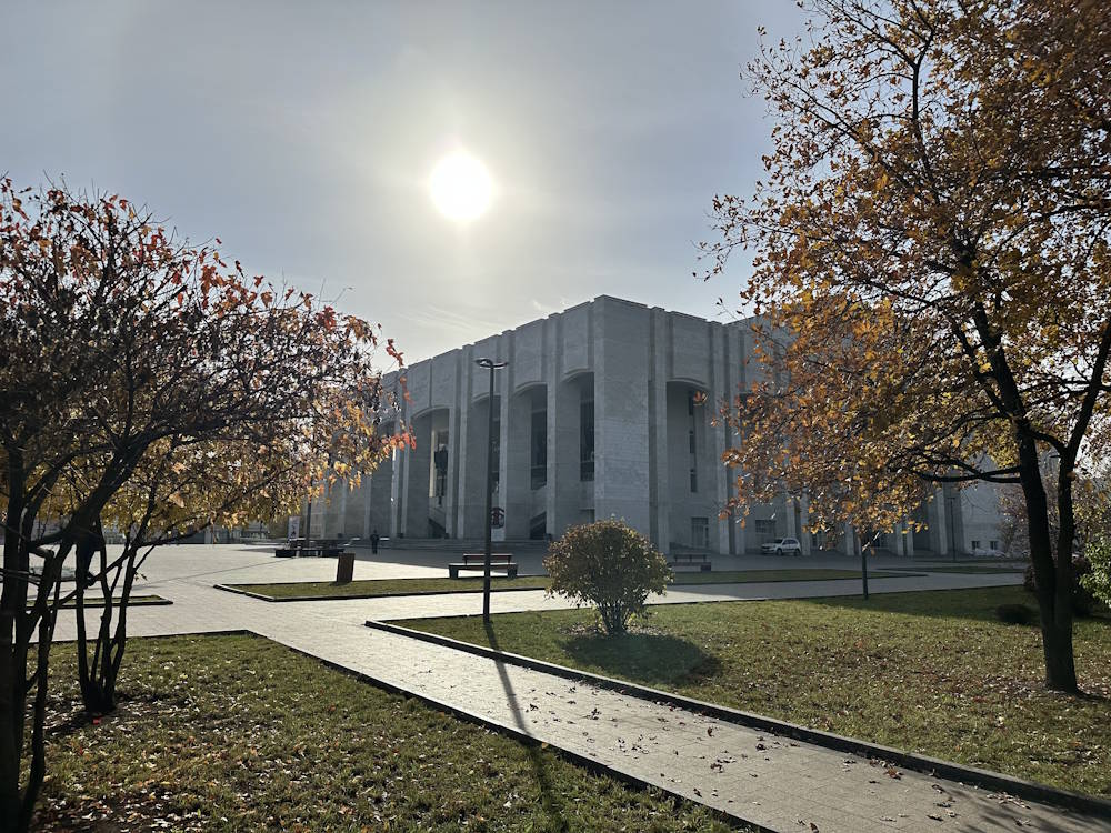 Театр-Театр сможет показывать спектакли до 4 ноября