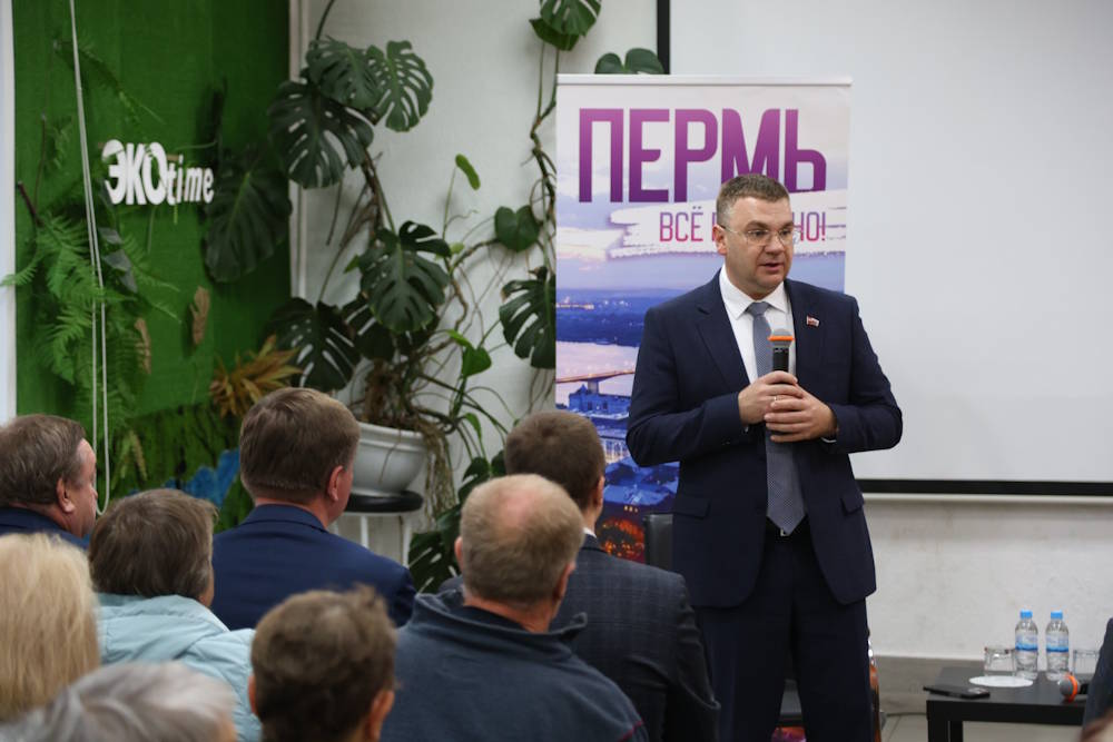 Мэр Перми Эдуард Соснин посетил с рабочим выездом Свердловский район