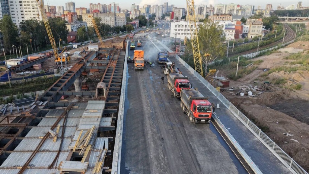 На путепроводе около Мориона началось асфальтирование