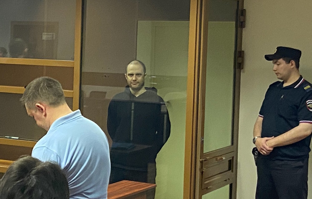 Суд приговорил фотографа из Перми к 16 годам по обвинению в госизмене