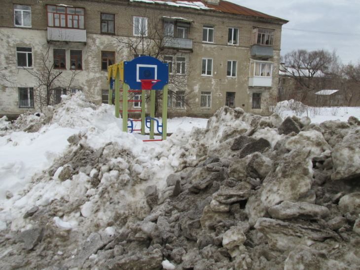  За что родители критикуют новые детские площадки