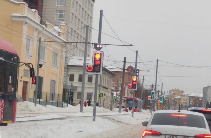 Власти Перми объяснили концентрацию светофоров у МФЦ «Эспланада»