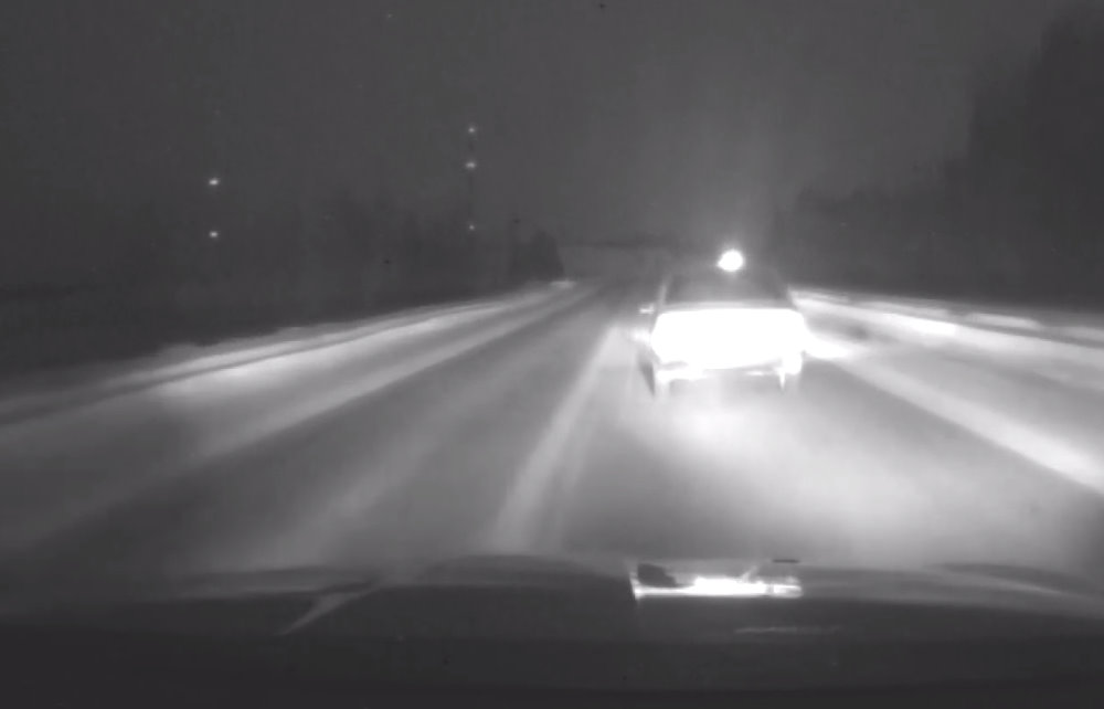 Появилось видео стрельбы патрулем ГИБДД по колесам не остановившейся машины 