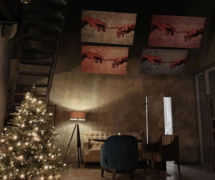  «КвАРТира» - это пространство для проведения тематических вечеринок, выставок, фотосессий, мастер-классов.